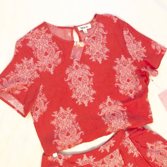 Coral and white two piece outfit - Picture 3 of 6